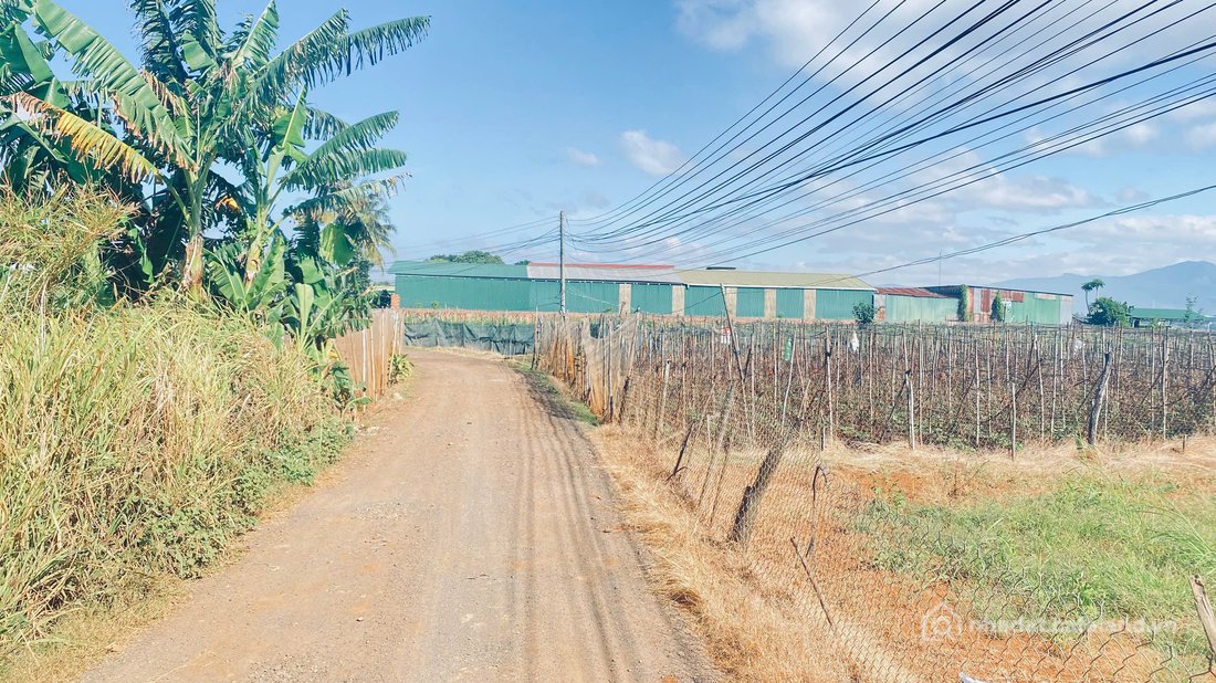 Bán đất thổ cư: 1400m2 mặt tiền đường hàn thuyên, view nhìn hồ nam sơn, đức trọn