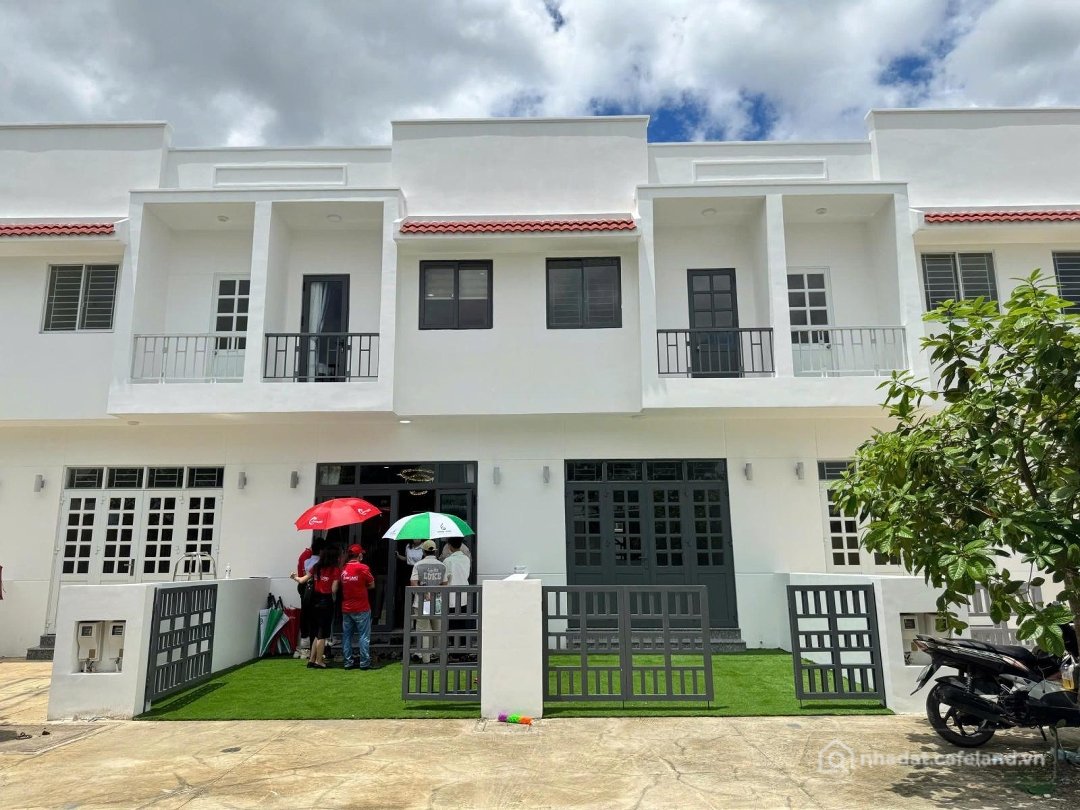 Bán kho, nhà xưởng: Bán Nhà Phố Liền Kề Phước đông New City - Giá 2tỷ2 - Dt 100m