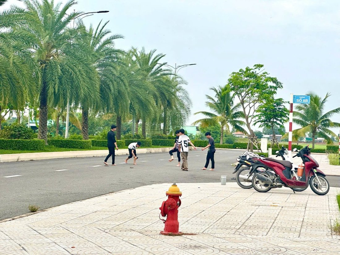 Bán đất thổ cư: QH 1/500-Nền sổ sẵn 100m2-KDC mới nằm cách TT.HCM chỉ 25p di chu