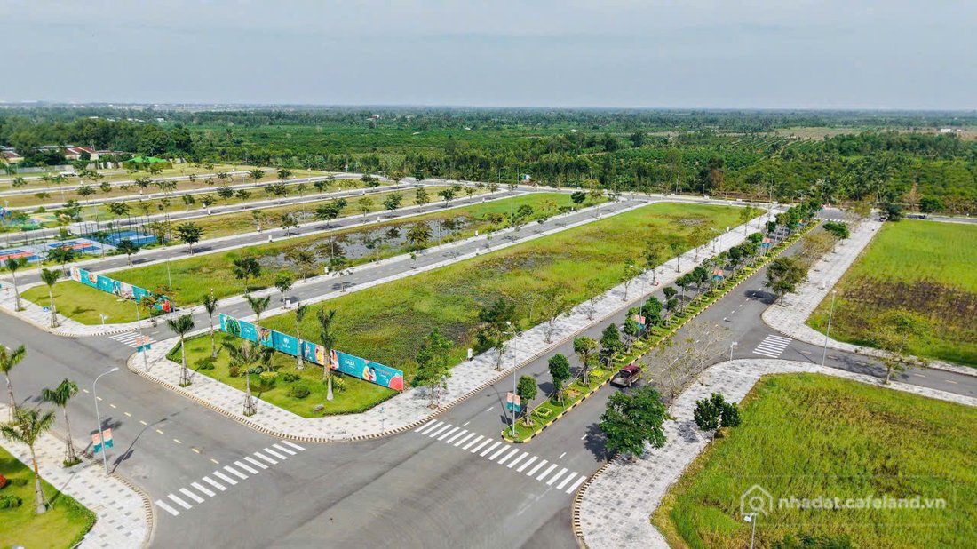 Bán đất thổ cư: Dự án The Solia toạ lạc Bến Lứt, Long An. DT 100m2 giá 1 tỷ9. Sổ