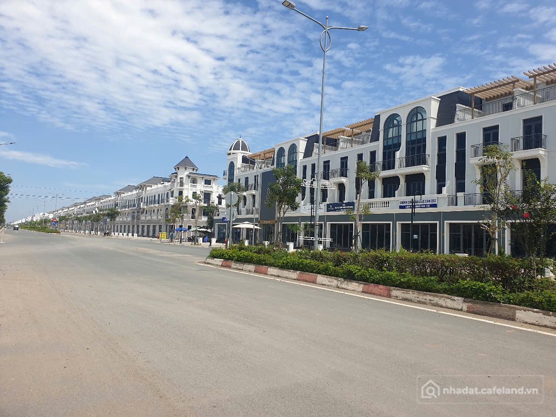 Bán nhà riêng: Nhà phố shophouse tại Imperia Grand Plaza Đức Hòa đón đầu Vin Hậu