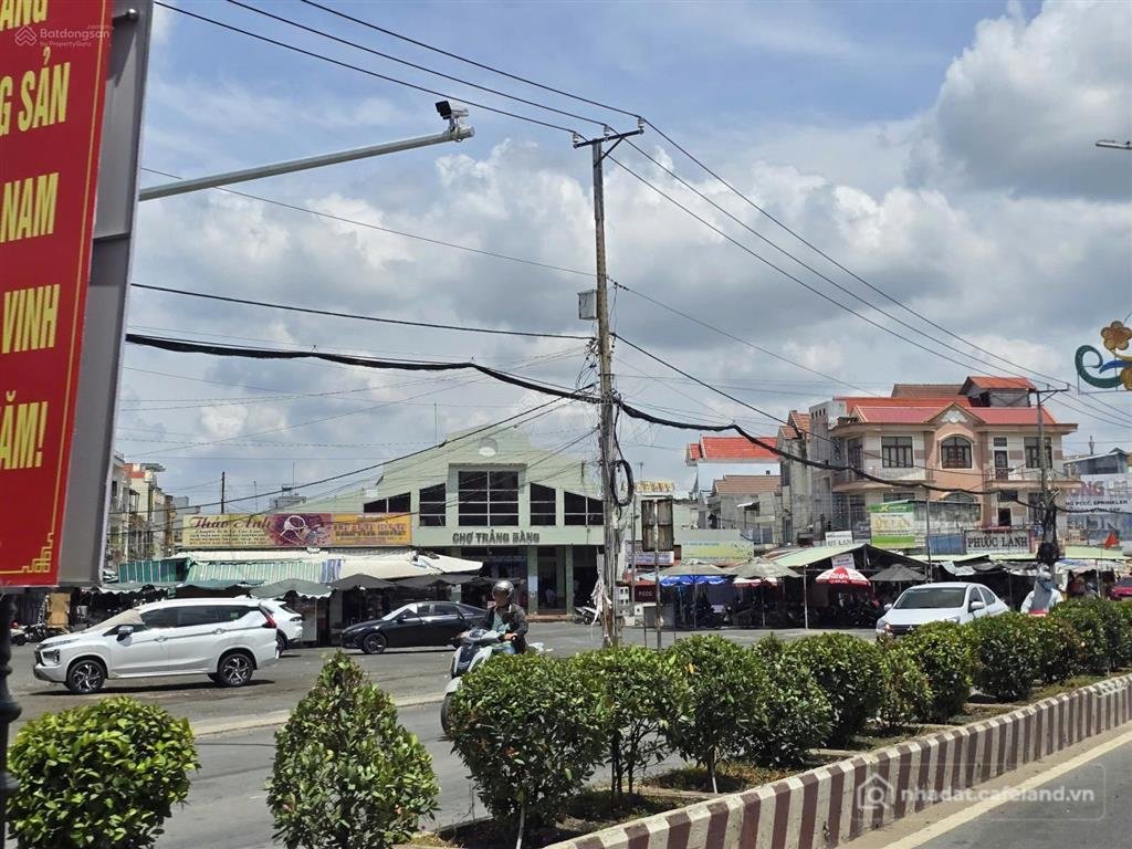 Bán đất thổ cư: Bán thật 234m2 có 99m2 đất đô thị giá 950 triệu ngay quảng trườn