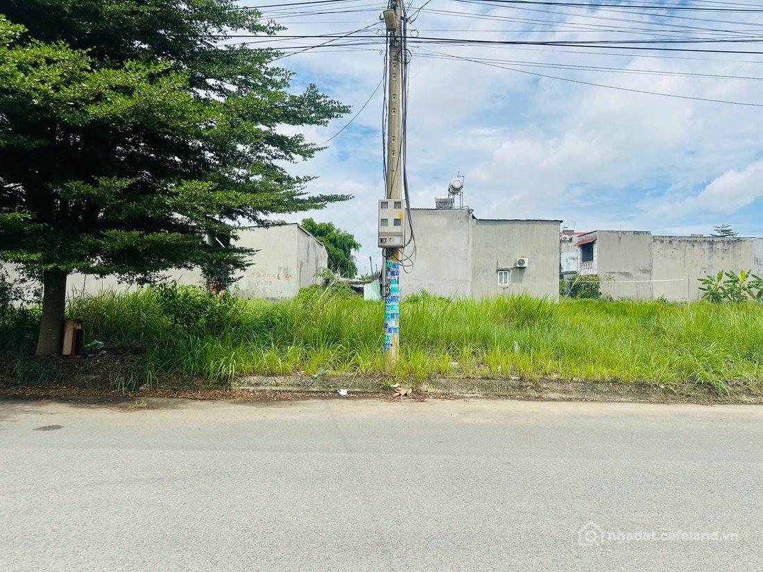 Bán đất thổ cư: Bán nền cặp trục chính đường số 20, sổ hồng sẵn, xây dựng tự do