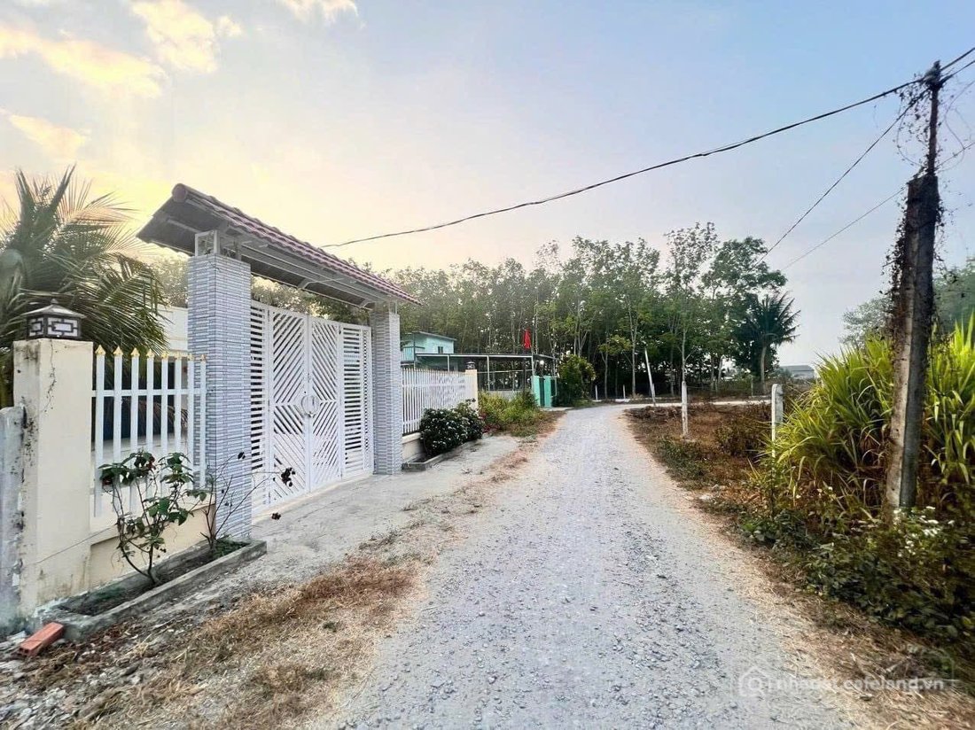 Bán đất thổ cư:  BÁN GẤP LÔ ĐẤT 135m2 giá 650 triệu ĐỐI DIỆN KHU CÔNG NGHIỆP TR