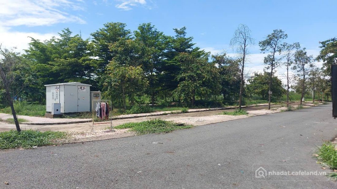 Bán đất thổ cư: CHÍNH CHỦ GỬI BÁN LÔ ĐẤT 200M2-GIÁ CHỈ 1 TỶ 400TR-XÂY TRỌ-ĐẦU TƯ