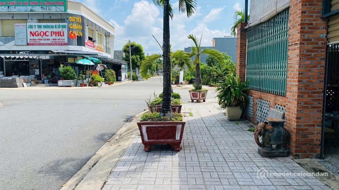 Bán đất thổ cư: chính chủ bán lỗ lô đất đối diện công viên khu dân cư cát tường 