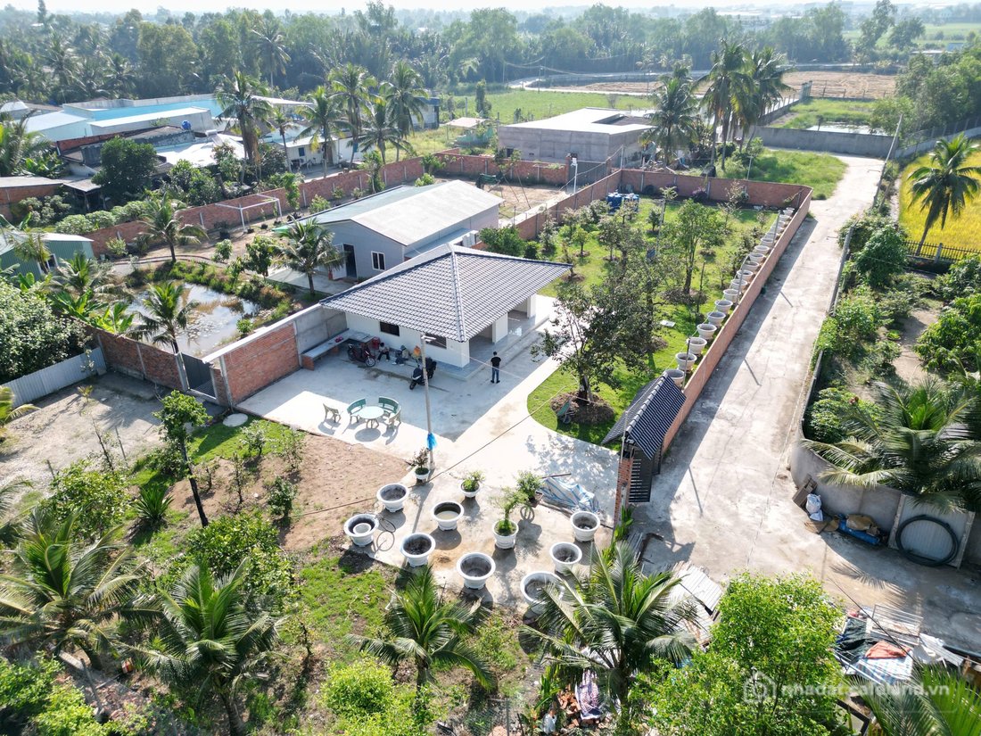 Bán nhà riêng: Nhà vườn 1000m2 view sông Bến Lức, Tân Bửu, Long An, đối diện Eco