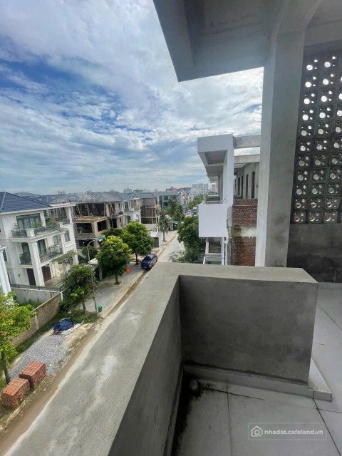 Bán nhà riêng:  BÁN CĂN XÂY THÔ MBQH584 KĐT NAM ĐÔNG PHÁT PHƯỜNG QUẢNG T