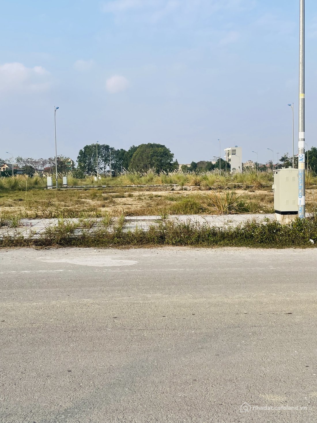 Bán đất thổ cư: Bán đất biệt thự view trung tâm thương mại đường 20,5m MBQH1879 