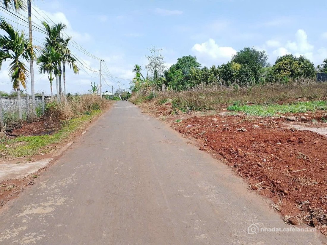 Bán đất thổ cư: Đất ekao - cách đường Hồ Chí Minh diện tích 140m2 5m giá 999tr