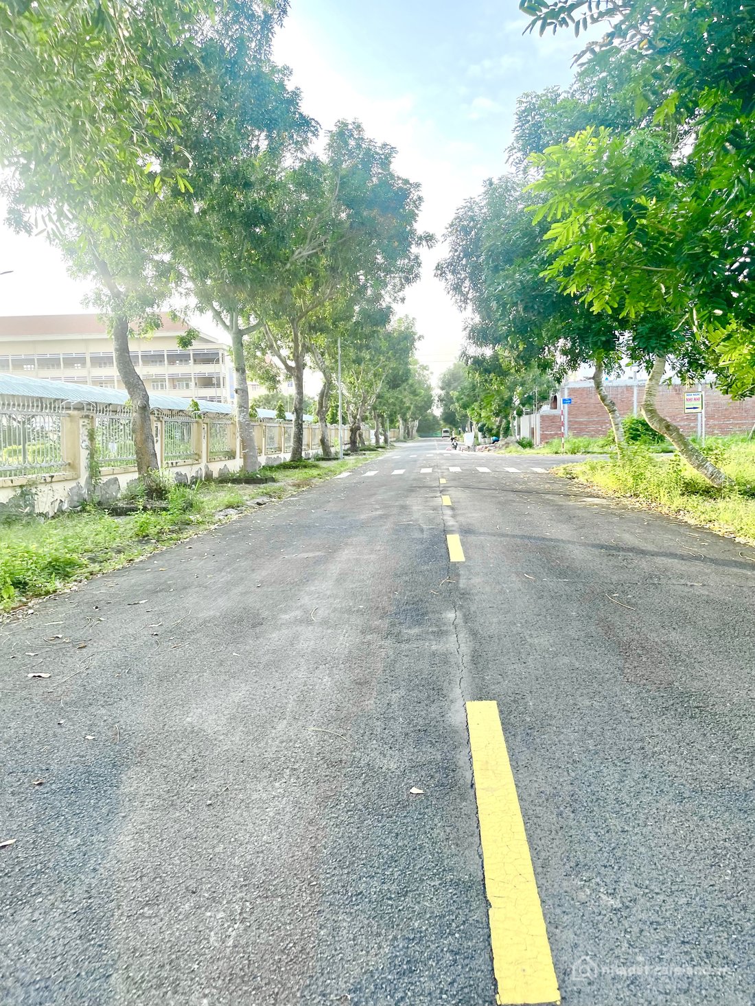 Bán đất thổ cư: Bán Nền Ngang Cổng Trường Kinh Tế