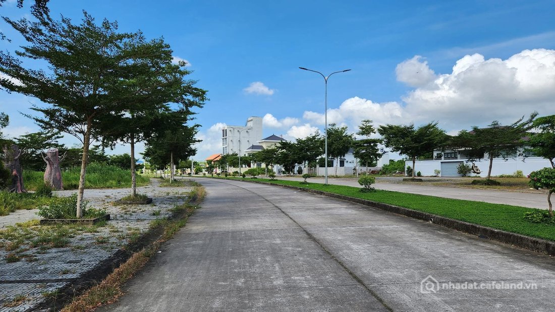 Bán đất thổ cư: Nền 2 mặt tiền, vành đai ngoài 33m