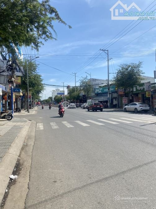 Bán nhà riêng: BÁN LÔ GÓC MẶT TIỀN ĐƯỜNG 30 THÁNG 4 NGAY KHU CÔNG CÔNG NGHIỆP ĐÔ