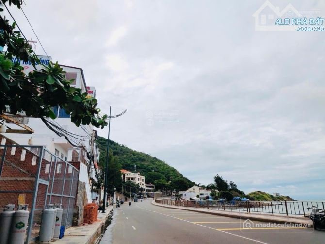 Bán nhà riêng: Bán Nhà View Biển Triệu Đô Mặt Tiền Biển Đường Hạ Long 380m2 ngan