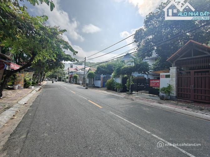 Bán đất thổ cư: BÁN ĐẤT MẶT TIỀN XÂY KHÁCH SẠN, KD DU LỊCH NGHỈ DƯỠNG_322M2 GẦN 