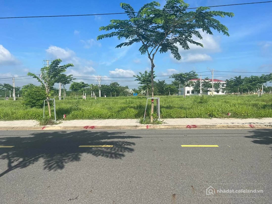 Bán đất thổ cư: Lô đất full thổ cư ở KDC Lộc Phát 100m2 giá chỉ 799tr phường Lon