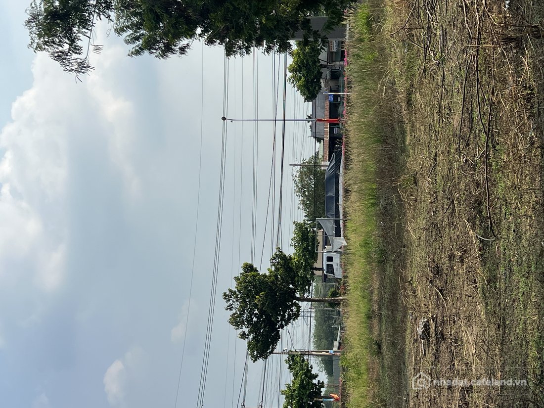 Bán đất thổ cư: Bán đất mặt tiền đường Hùng Vương (7A) ngay vòng xoay An Điền.