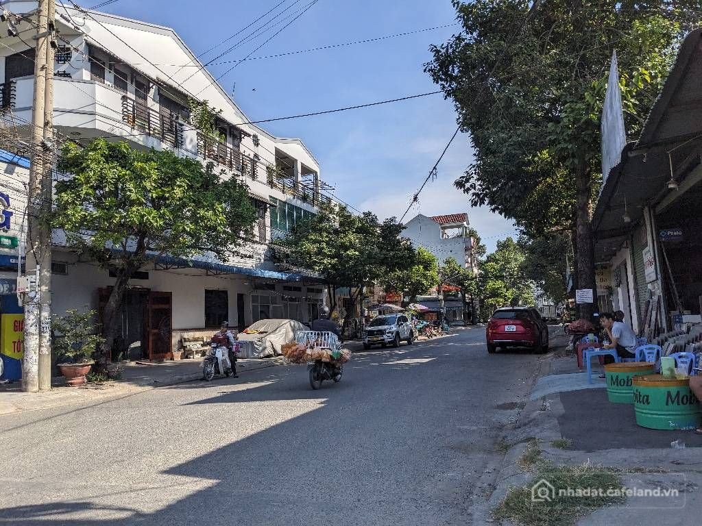 Bán nhà riêng: NHÀ 3 TẦNG ĐẸP NGAY TRONG KHU DÂN CƯ, NGAY TRUNG TÂM DĨ AN BÌNH D