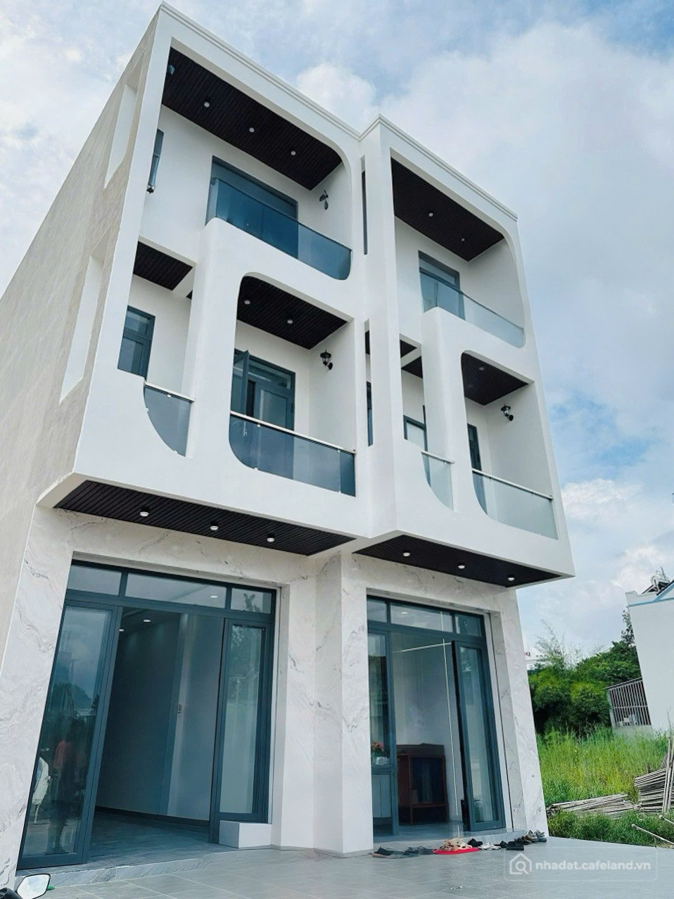 Bán nhà riêng: Nhà 1 Trệt 2 Lầu - Thiết Kế Hiện Đại - Tặng Nội Thất - Khu Phố An