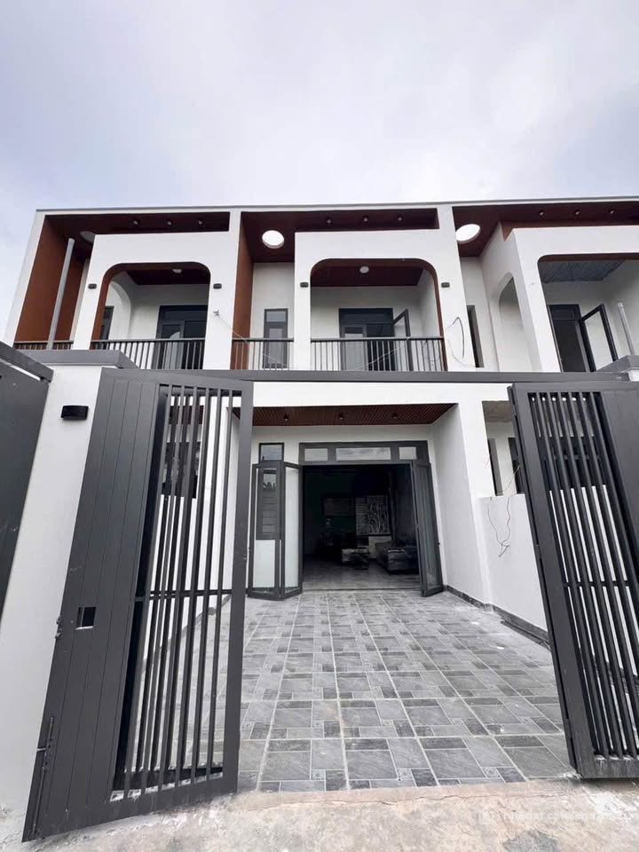 Bán nhà riêng: Bán nhà mới Nguyễn Chí Thanh, Thủ Dầu Một, 1 trệt 1 lầu, khu dân 