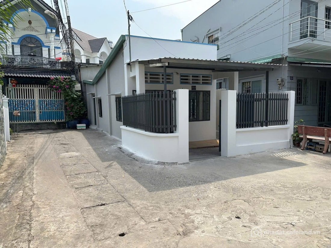 Bán nhà riêng: Nhà cấp 4 còn mới đẹp trung tâm Phú Cường-3 mặt tiền thoáng sổ ho