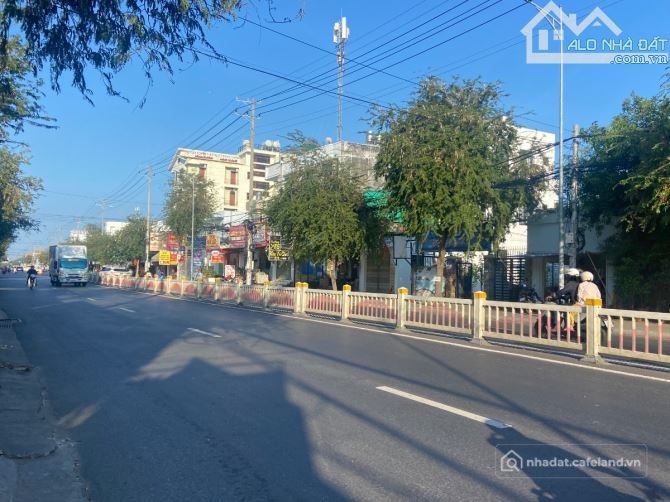 Bán đất thổ cư: BÁN LÔ ĐẤT 1.100M2 MẶT TIỀN ĐƯỜNG 30/4 VŨNG TÀU- DÒNG TIỀN 50TR/