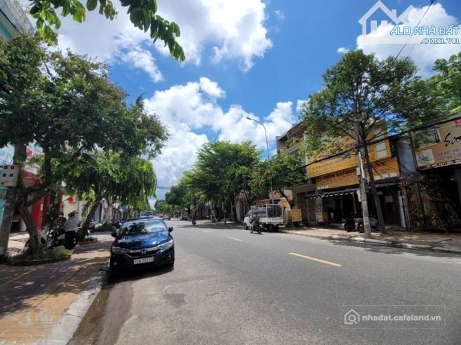 Bán đất thổ cư: BÁN LÔ ĐẤT ĐẸP RỘNG 225M2 NGANG 8.6M XÂY 6 TẦNG - MẶT TIỀN HUYỀN