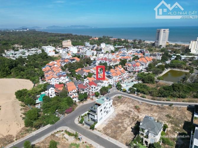 Bán biệt thự: Bán biệt thự 1 trệt 2 lầu xây tâm huyết gia đình đang ở khu biệt t