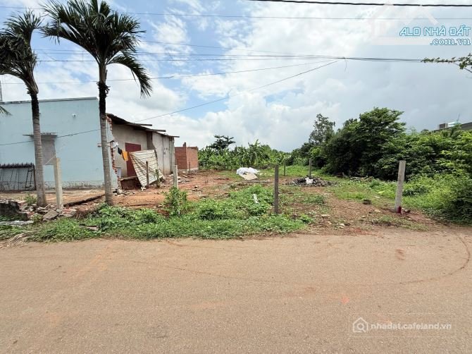 Bán đất thổ cư: Bán đất khu bàn cờ Nghĩa Thành. Kế bên KCN Sonadezi. 10x30, 80tc