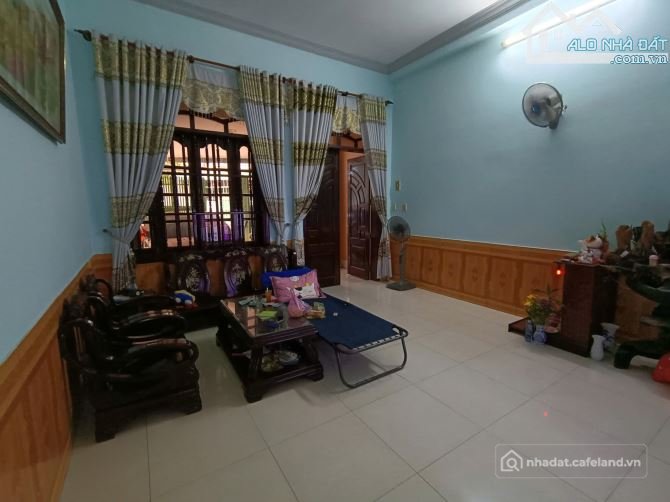 Bán nhà riêng: CĂN NHÀ RỘNG RÃI NẰM HẺM OTO TRÁNH NHAU GẦN MẶT TIỀN, KHU DÂN CƯ 