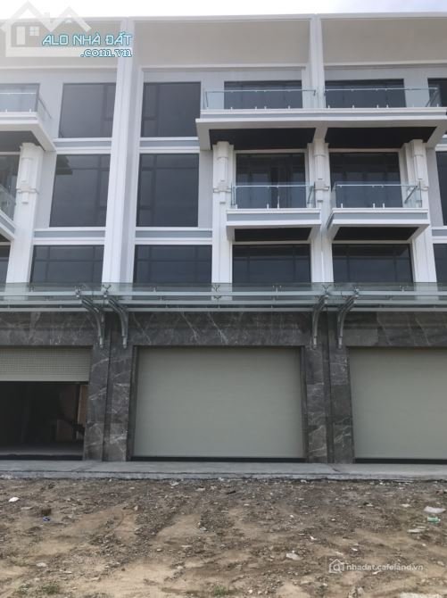 Bán nhà riêng: Căn Shophouse, DT 7 x 30m, 1 trệt 3 lầu, Sonadezi Hữu Phước Châu 