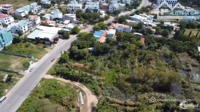 Bán đất thổ cư: Bán đất MT Nguyễn Hữu Cảnh - Làng Du Lịch Chí Linh