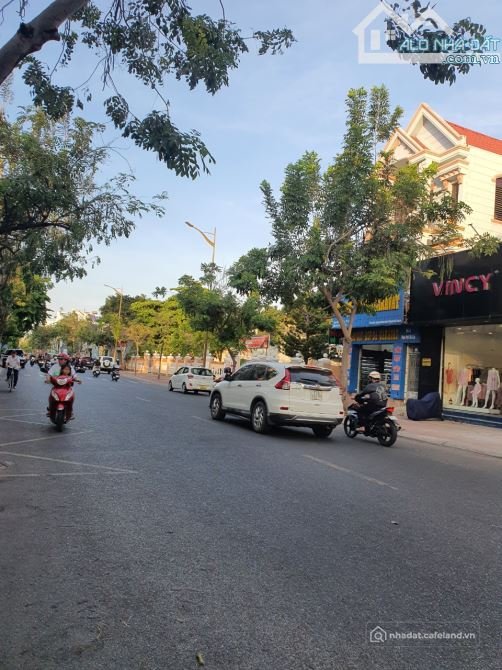 Bán nhà riêng: Bán căn nhà mặt đường Ba Cu phường 4 TP Vũng Tàu , giá 18.5 tỷ gầ