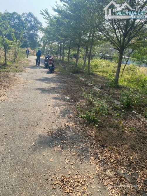 Bán đất thổ cư: Bán 174m2 thổ cư (6x29m/100tc) cách cổng vào KCN Sonadezi 200m