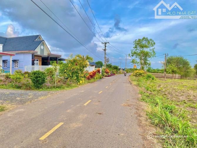 Bán đất thổ cư: BÁN ĐẤT XÃ ĐẤT ĐỎ - TP HỒ CHÍ MINH; ( Cũ là xã Láng Dài - Huyện 