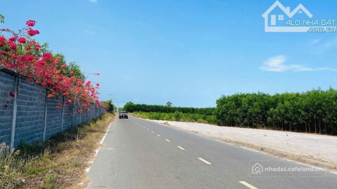 Bán đất thổ cư: MẶT TIỀN TRỤC CHÍNH NGAY KHU QUY HOẠCH SÂN GOLF VÀ SÂN BAY HỒ TR