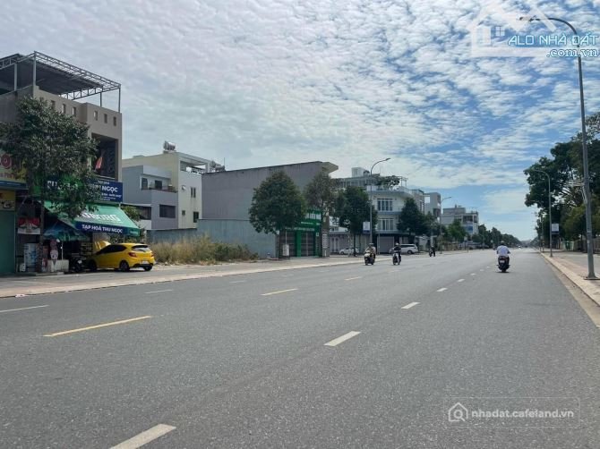 Bán đất thổ cư: DT: 6x18 Giá: 7.9 tỷ, Đường Phạm Hùng, vị trí đắc địa, đối diện 