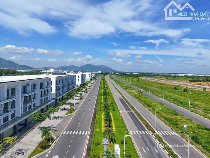 Bán nhà riêng: SHOPHOUSE 4 TẦNG KHU CHUYÊN GIA KCN SONADEZI, 2 MẶT TIỀN, KINH DO