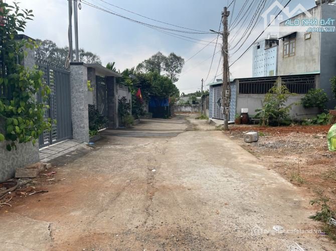 Bán đất thổ cư: chủ gửi bán 3 lô đất thuộc khu dân cư Gia phát sake Hoà Long .ng