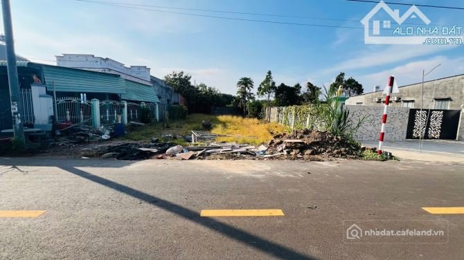 Bán đất thổ cư: Bán 344m2 đất mật tiền Trung Tâm Đất Đỏ - đường Nguyễn Đình Chiể