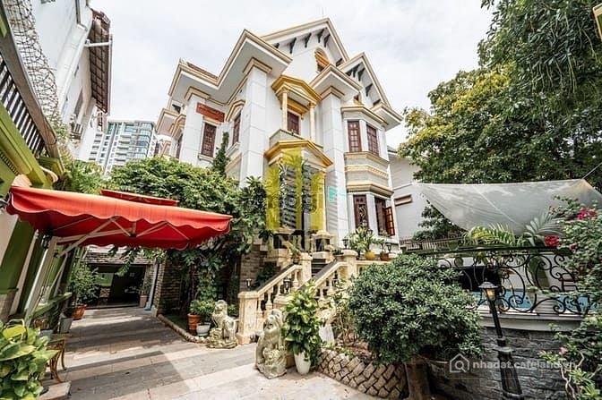 Bán đất nền dự án: Biệt thự Thảo Điền 300m2 có hồ bơi sân vườn giá 130 triệu