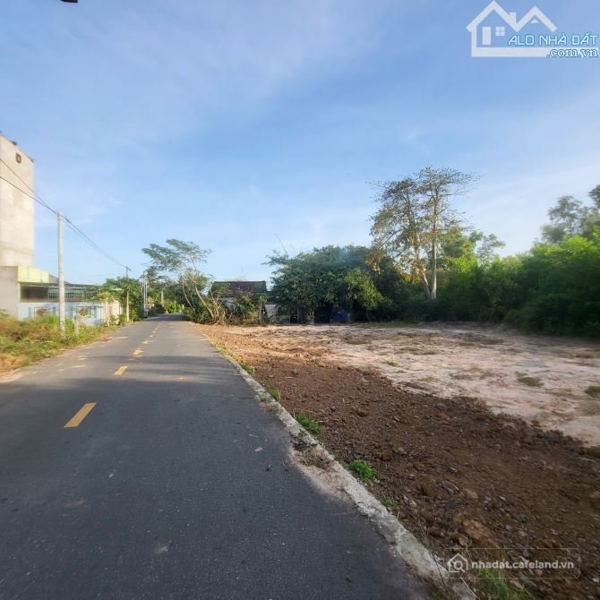 Bán đất thổ cư: Bán đất ven biển Phước Hải. 200m2 khu dân cư giá chỉ 2 tỷ