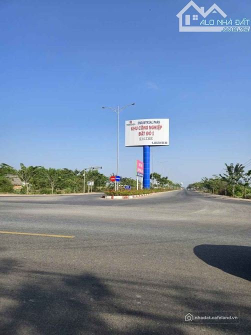 Bán đất nông, lâm nghiệp: Bán đất vườn cạnh khu công nghiệp Đất Đỏ. Diện tích 13