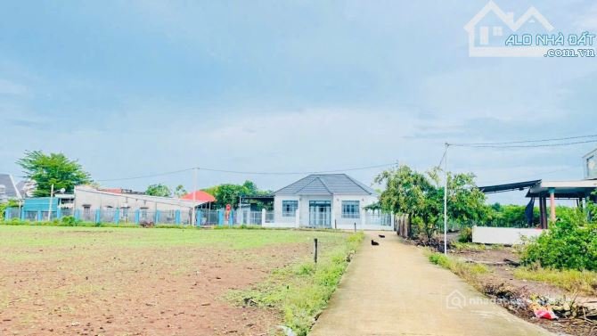 Bán đất thổ cư: 4761M GÓC 2 MẶT TIỀN LÁNG DÀI ĐẤT ĐỎ CÓ 300M THỔ CƯ GIÁ 5,5 TỶ