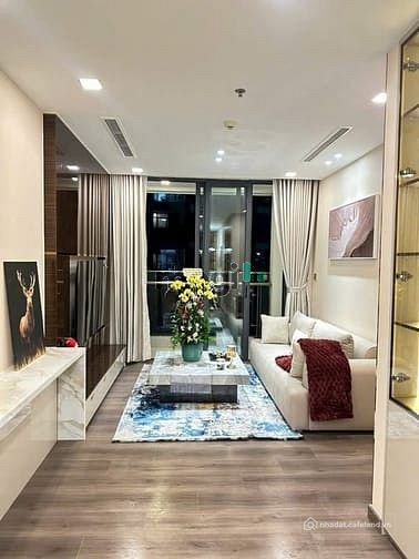 Bán căn hộ chung cư: Vinhomes Golden River Q1 • 2Pn 2WC -70m2 - View Landmark gi