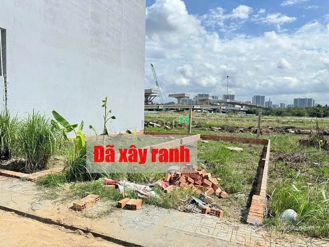 Bán đất thổ cư: Bán lô đất ăn tết sớm, 230 Nguyễn Xiển giáp vành đai 3, vinhome