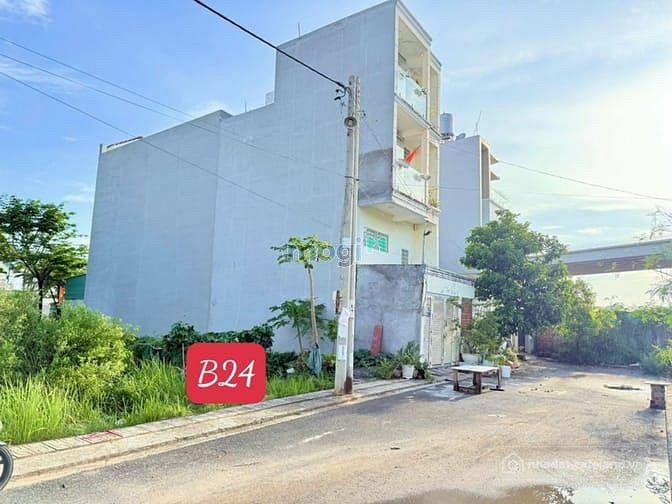 Bán đất thổ cư: Bán lô đất ăn tết 230 Nguyễn Xiển, giáp Vinhomes Grandpark