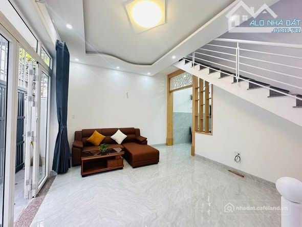 Bán nhà riêng: Bán nhà 1 trệt 1 lầu đường Lê Lai, P1, trung tâm Vũng Tàu, ngang 