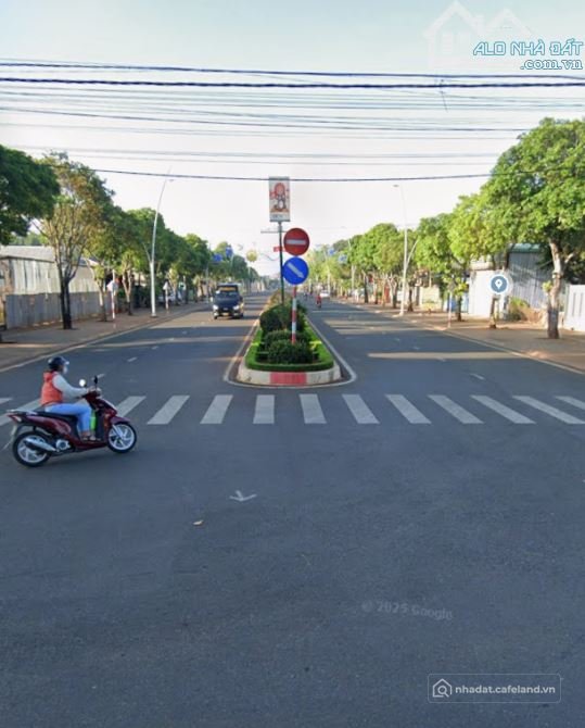 Bán nhà riêng: Bán nhà 2.529m2 mặt tiền đường Trần Hưng Đạo, TT Ngãi Giao, Châu 