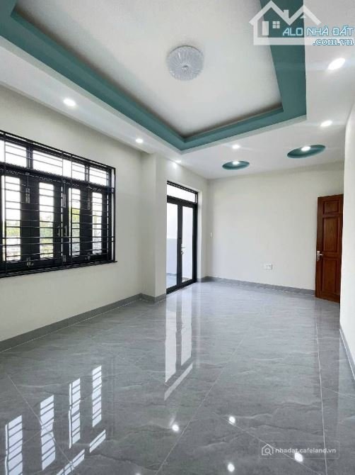 Bán nhà riêng: Nhà bán gấp tỉnh lộ 10 Giá :5, 2tỷ Dt : 5,5 × 11m nở hậu tài loc